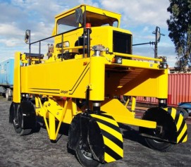 ماشین کشنده به همراه اتاقک کنترل جهت جابجایی تجهیزات رسوب زدایی باندل STRADDLE CARRIER ساخت ایدروجت ایتالیا